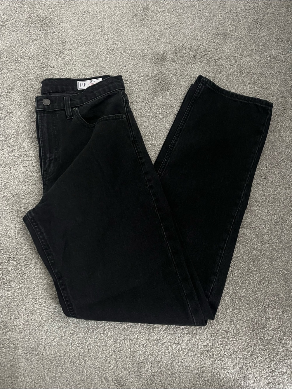GAP Women’s Straight Taper Mid-Rise Jeans
